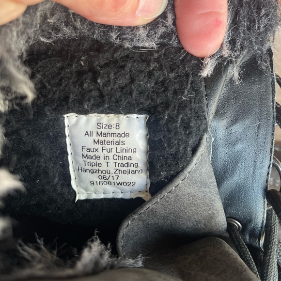 North side women’s winter faux fur lined boots size 8. Comes with box. VGUC - Picture 11 of 12